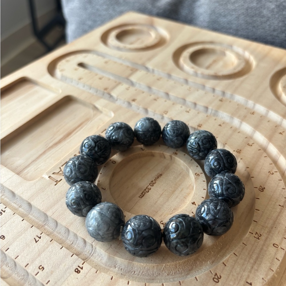 Grade A Carved Wuji Jadeite Beaded Bracelet - Picture 7 of 10